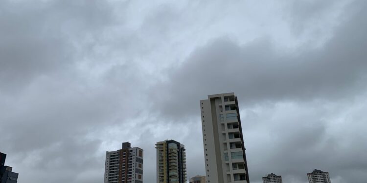 Defesa Civil emite alerta vermelho para chuvas no Vale do Paraíba durante o fim de semana; veja a previsão