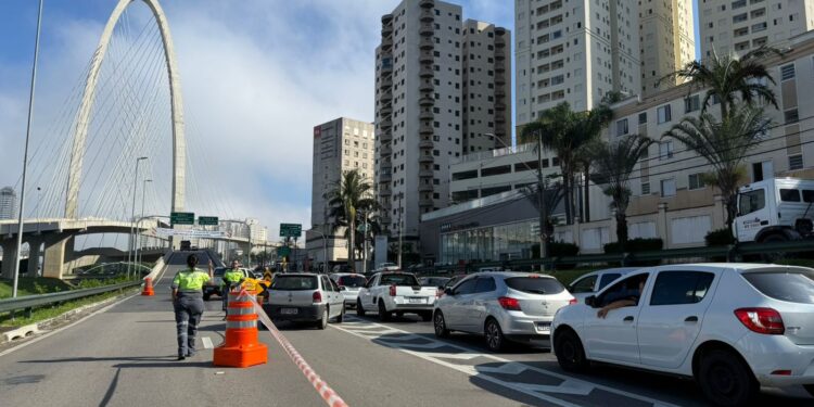 Ponte Estaiada de São José dos Campos terá novos bloqueios para inspeção; veja como fica o trânsito