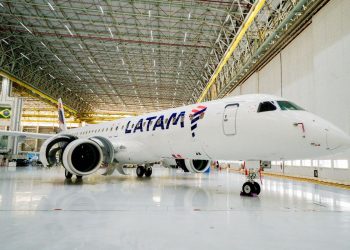 Latam apresenta primeiro jato da Embraer que faz parte de encomenda de US$ 2,1 bilhões