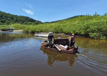 Pescadores retiram quase 24 toneladas de lixo do mar em Ubatuba e São Sebastião, no Litoral Norte de SP